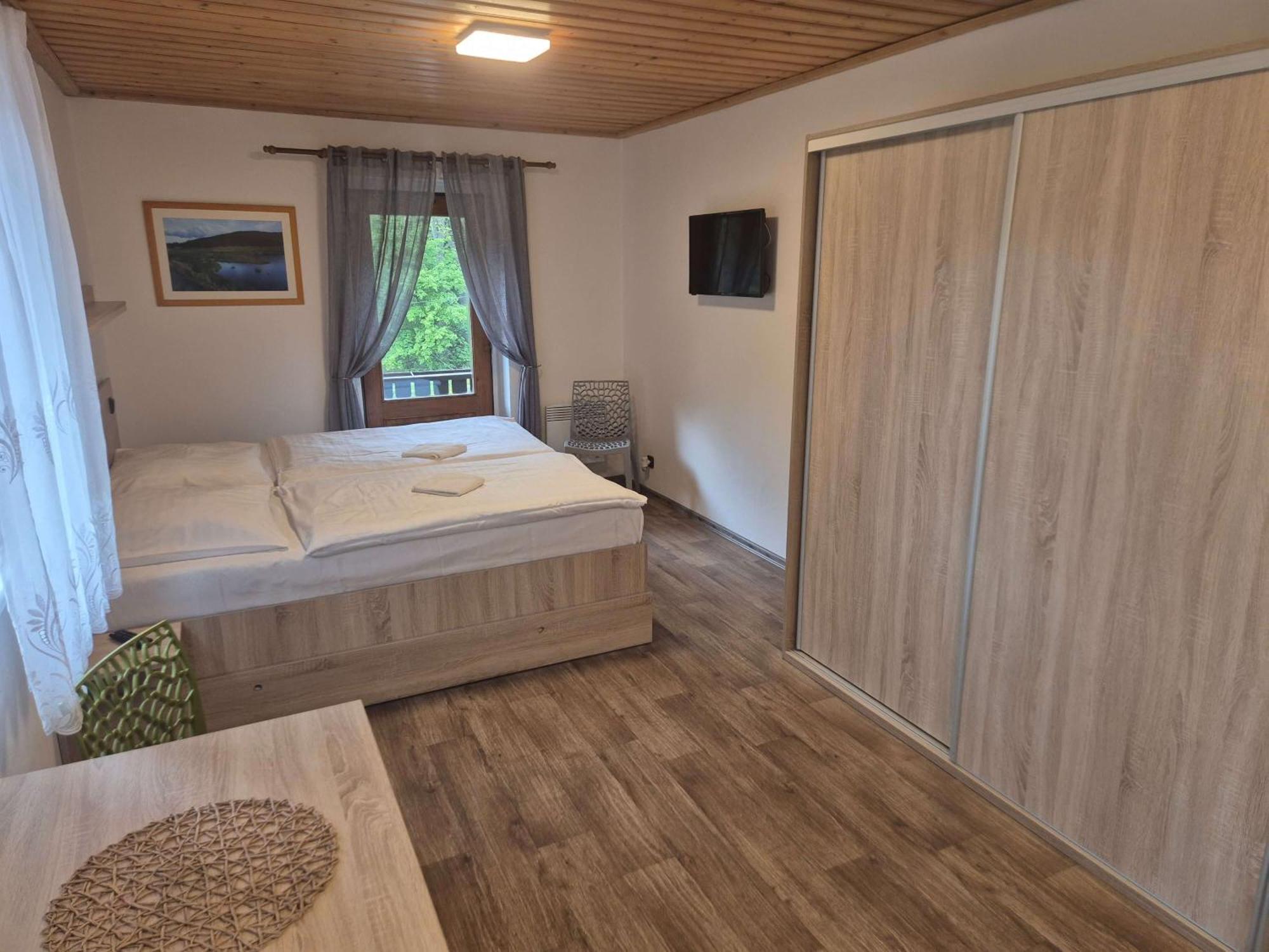 Penzion Hubert Mikulov v Krusnych Horach Exterior foto